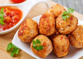 طريقة عمل كرات الدجاج للرجيم
