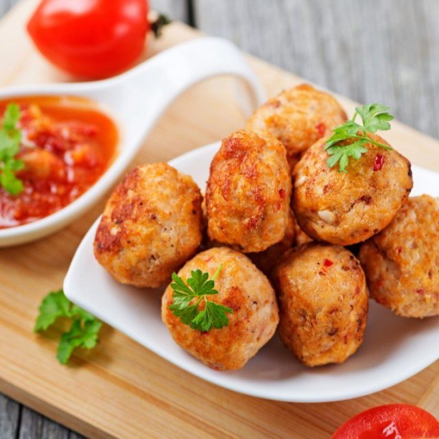 طريقة عمل كرات الدجاج للرجيم