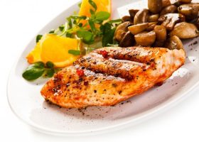 طريقة عمل دجاج مشوي بالفرن مع الفطر والتتبيلة