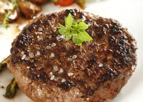 طريقة عمل ستيك برجر بالبصل وصوص الجريفي