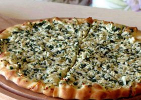 طريقة عمل مناقيش الزعتر بالجبن