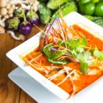 طريقة عمل شوربة توم يم التايلاندية