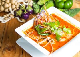 طريقة عمل شوربة توم يم التايلاندية