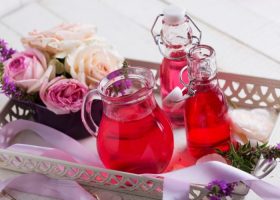 طريقة عمل عصير الورد الطبيعي