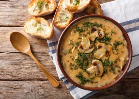 طريقة عمل شوربة مشروم كيتو