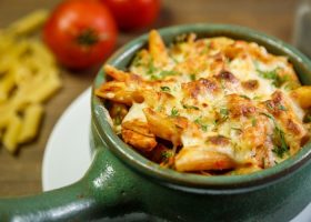 طريقة عمل صينية المكرونه بالدجاج