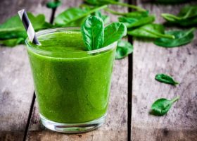 طريقة عمل سموذي الريحان بالعسل