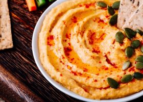 طريقة عمل متبل القرع بالطحينة والثوم