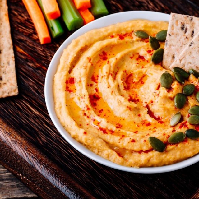 طريقة عمل متبل القرع بالطحينة والثوم