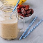 طريقة عمل ميلك شيك الحليب والتمر