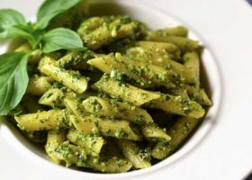 طريقة عمل مكرونة بصلصة البيستو