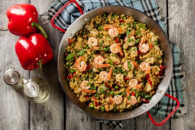 طريقة عمل باييلا بثمار البحر