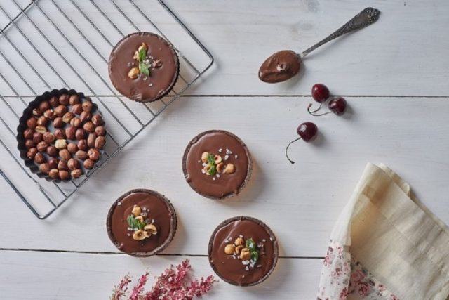 طريقة عمل تارت الشوكولاتة والبندق