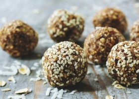 طريقة عمل حلى كرات التمر السعودية