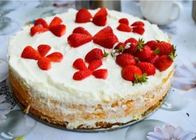 طريقة عمل كيكة الفراولة بالكريمة