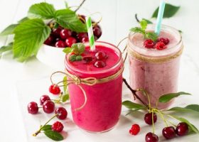 طريقة عمل ميلك شيك التوت