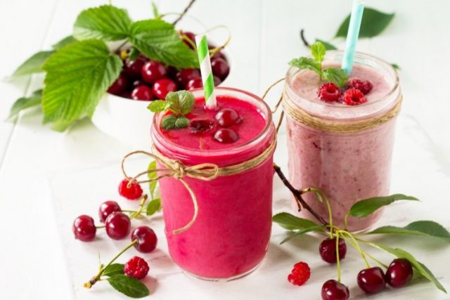 طريقة عمل ميلك شيك التوت