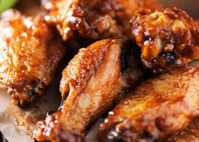 طريقة عمل أجنحة الدجاج بصوص البافلو مثل المطاعم