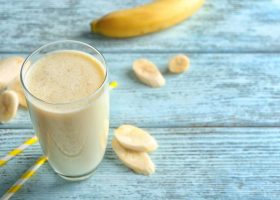 طريقة عمل ميلك شيك الموز بالكراميل