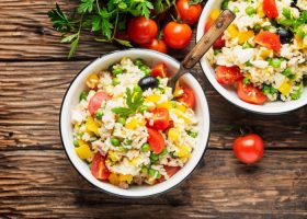 طريقة عمل سلطة الأرز والتونا