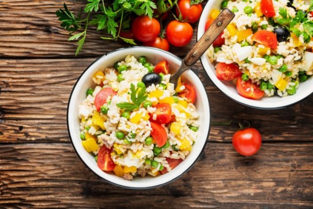 طريقة عمل سلطة الأرز والتونا