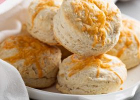 طريقة عمل كرات جبن الشيدر والروزماري