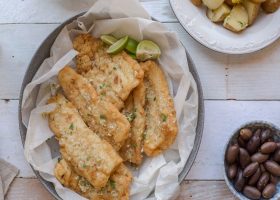 طريقة عمل فيليه السمك المقلي مع الثوم والأعشاب