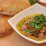 طريقة عمل فول مدمس بالطحينية