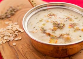 طريقة عمل شوربة الشوفان بالذرة والحليب