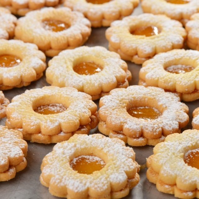 طريقة عمل سابليه بمربى المشمش والقرفة