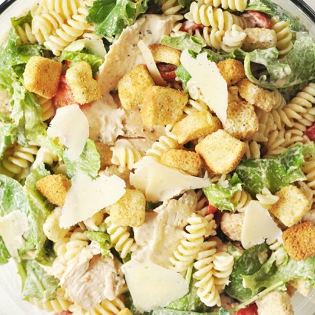 طريقة عمل سلطة الباستا بصوص السيزر