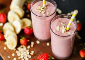 طريقة عمل سموذي الفراولة والشوفان