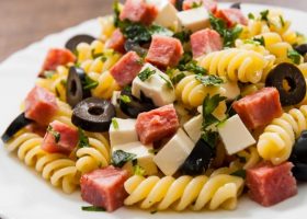 طريقة عمل سلطة البيتزا الإيطالية