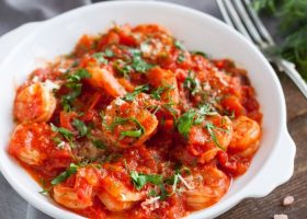 طريقة عمل طاجن جمبري بالطماطم