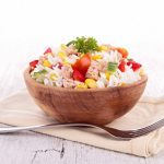 طريقة عمل سلطة الأرز بالتونة والخضار