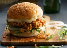 طريقة عمل ساندويشات الدجاج المقلي