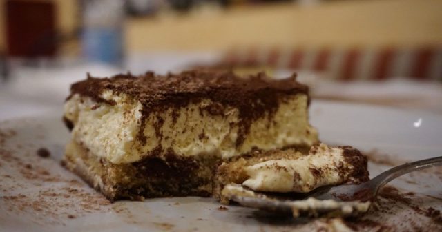 طريقة عمل حلى الحليب المحموس والبسكويت