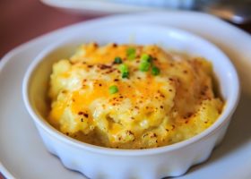 طريقة عمل بطاطس مهروسة مع جبن شيدر