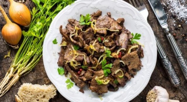 كبدة الدجاج بالثوم والليمون