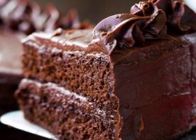 طريقة عمل كيك الشوكولاتة بالكريمة