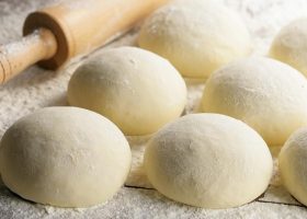 طريقة عمل عجينة فطائر هشة بالزبادي