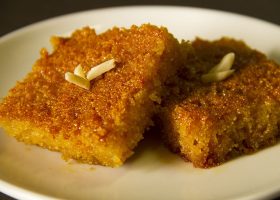 طريقة عمل بسبوسة بدون حليب