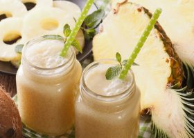 طريقة عمل سموذي الأناناس بجوز الهند