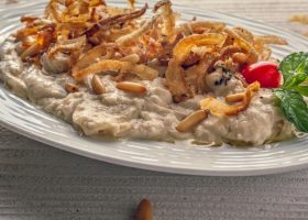 طريقة عمل متبل الباذنجان بالبصل المقلي