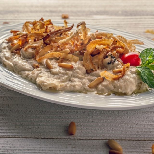 طريقة عمل متبل الباذنجان بالبصل المقلي