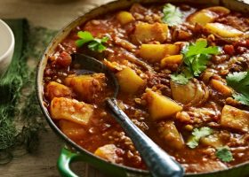 طريقة عمل يخنة العدس الأحمر واللحم المغربي