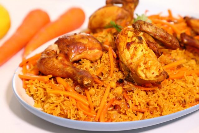 طريقة عمل الرز البخاري بالزبيب والجزر