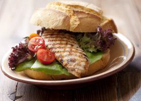 طريقة عمل ساندويش الدجاج المشوي الصحي