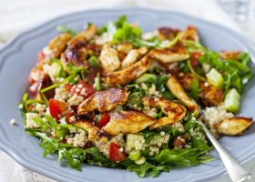 طريقة عمل سلطة كينوا بالدجاج