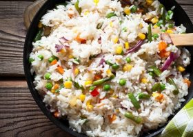 طريقة عمل أرز بالخضار للنباتيين